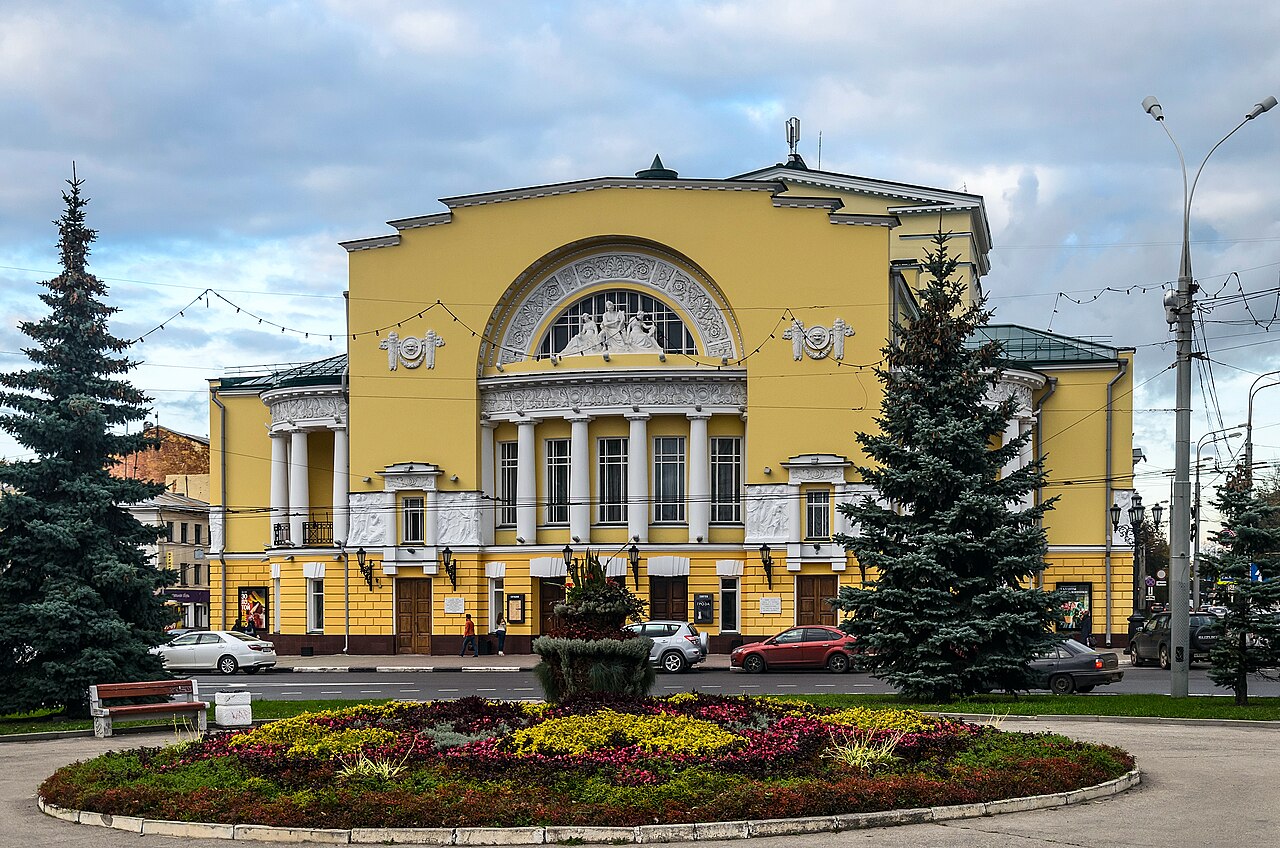 Театральная площадь